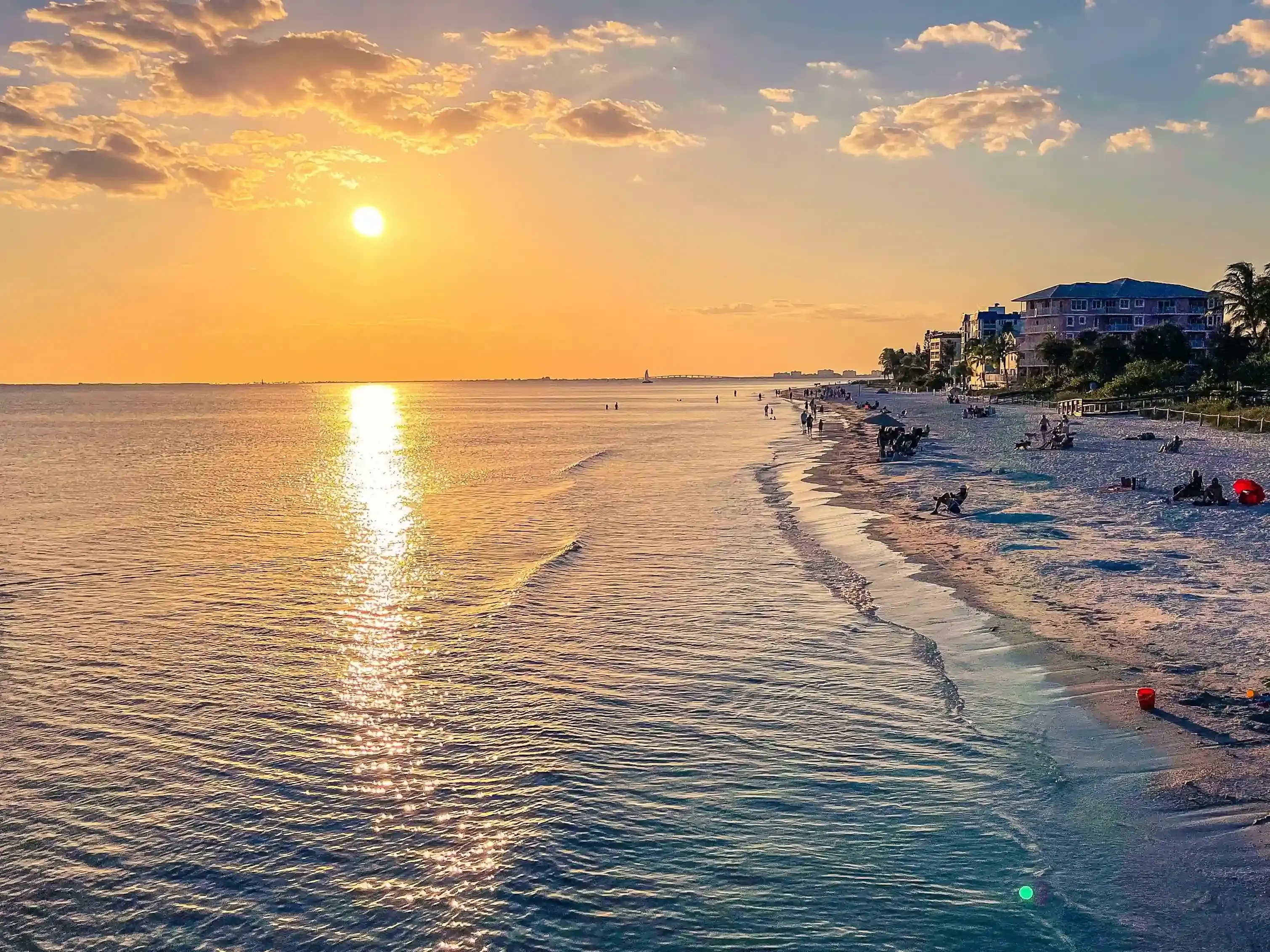 Manatee Bay Inn at sunset on Fort Myers Beach